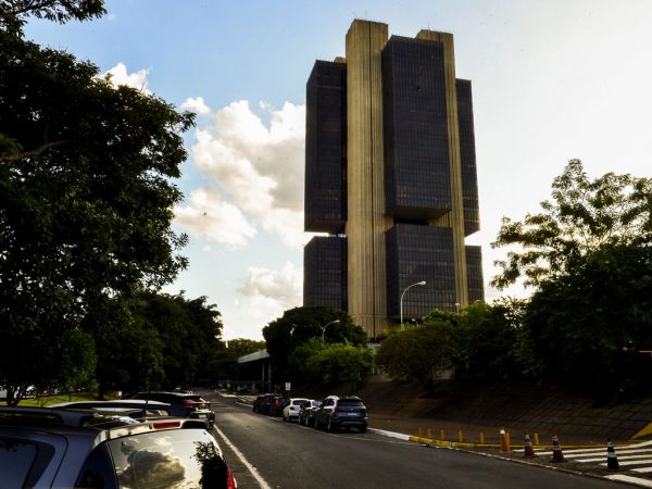 Contas públicas fecham maio com déficit de R$ 33 bilhões, informa BC