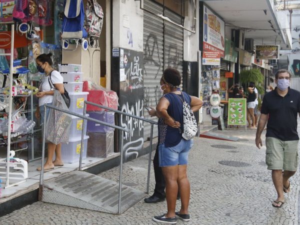 Vendas no varejo crescem 0,1% em maio, diz IBGE