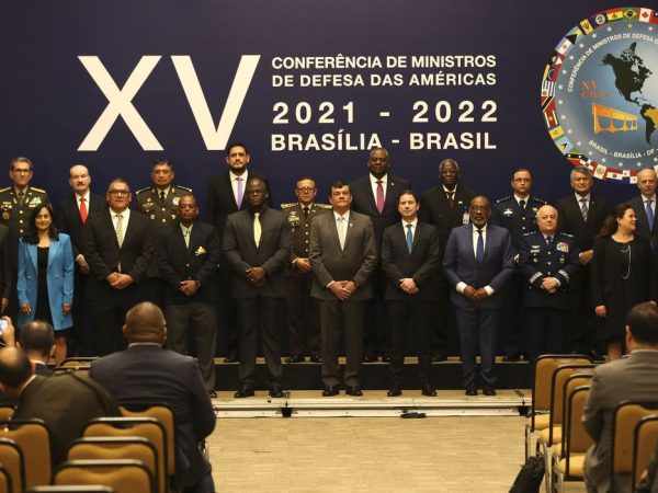 Ministros de Defesa das Américas reforçam compromisso com democracia