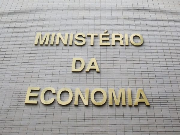 Governo vai elevar projeção de crescimento do PIB para 2% neste ano