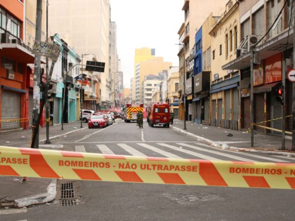 SP: prédio atingido por incêndio na região da 25 de Março pode desabar