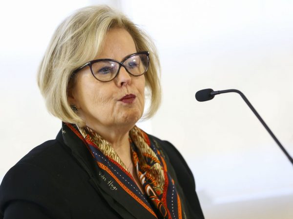 Rosa envia à PGR notícia-crime contra Bolsonaro por incitação à violência