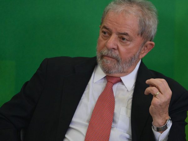 Lula diz que golpismo de Bolsonaro não tem apoio das Forças Armadas