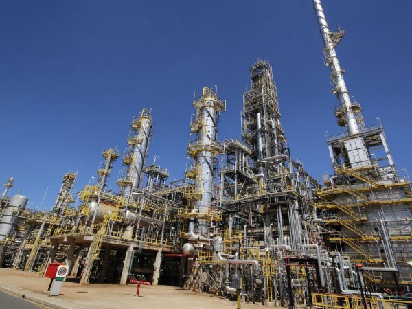 Petrobras reduz preço da gasolina em R$ 0,20 por litro nas refinarias
