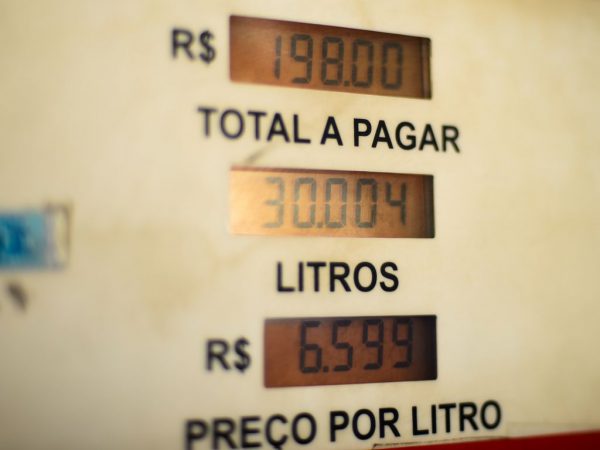 Preço da gasolina cai R$ 0,26 nesta semana, diz ANP