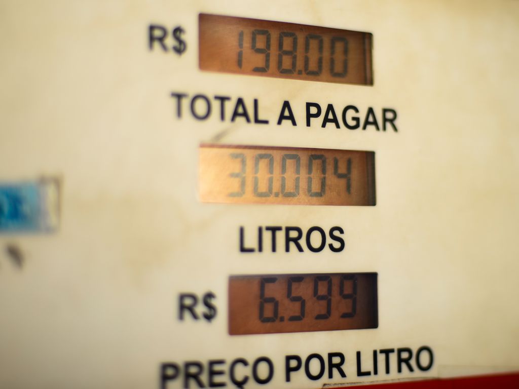 Preço da gasolina cai R$ 0,26 nesta semana, diz ANP