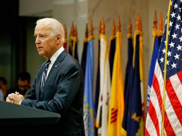 Deputados dos EUA acionam Biden e pedem investigação do FBI sobre ataques em Brasília