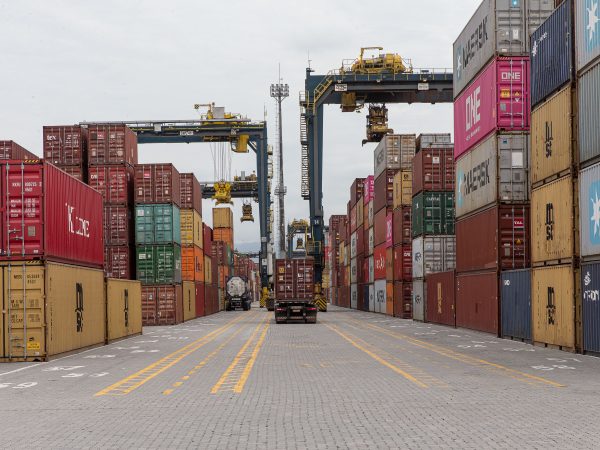 Balança comercial registra maior superávit da história para março