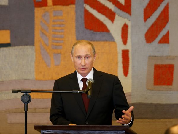 Putin veta exportação de petróleo a países que impuseram teto de preço a produto da Rússia