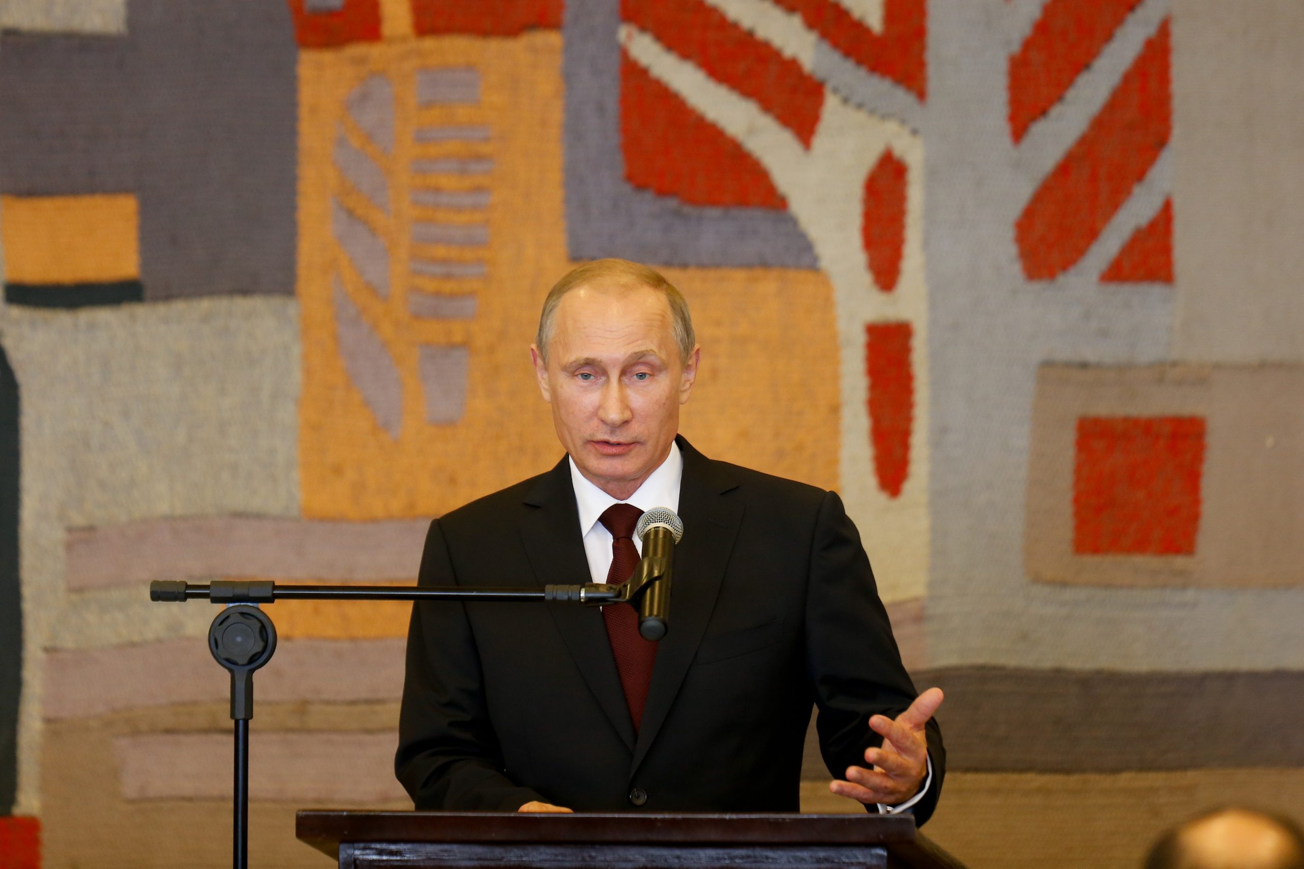 Putin veta exportação de petróleo a países que impuseram teto de preço a produto da Rússia