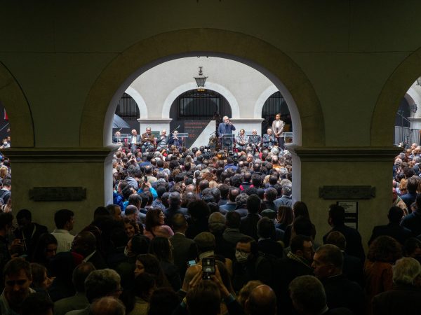 Ato pró-democracia mira Bolsonaro com pedido de respeito às urnas