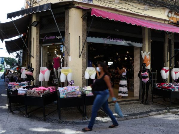 Confiança de empresários cai 1,8% em relação a julho, mostra CNC