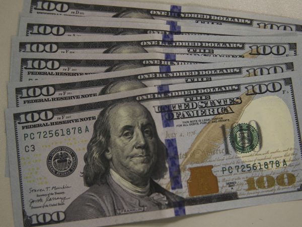 Dólar sobe quase 1% e vai a R$ 5,14, com política fiscal e recessão no radar do mercado