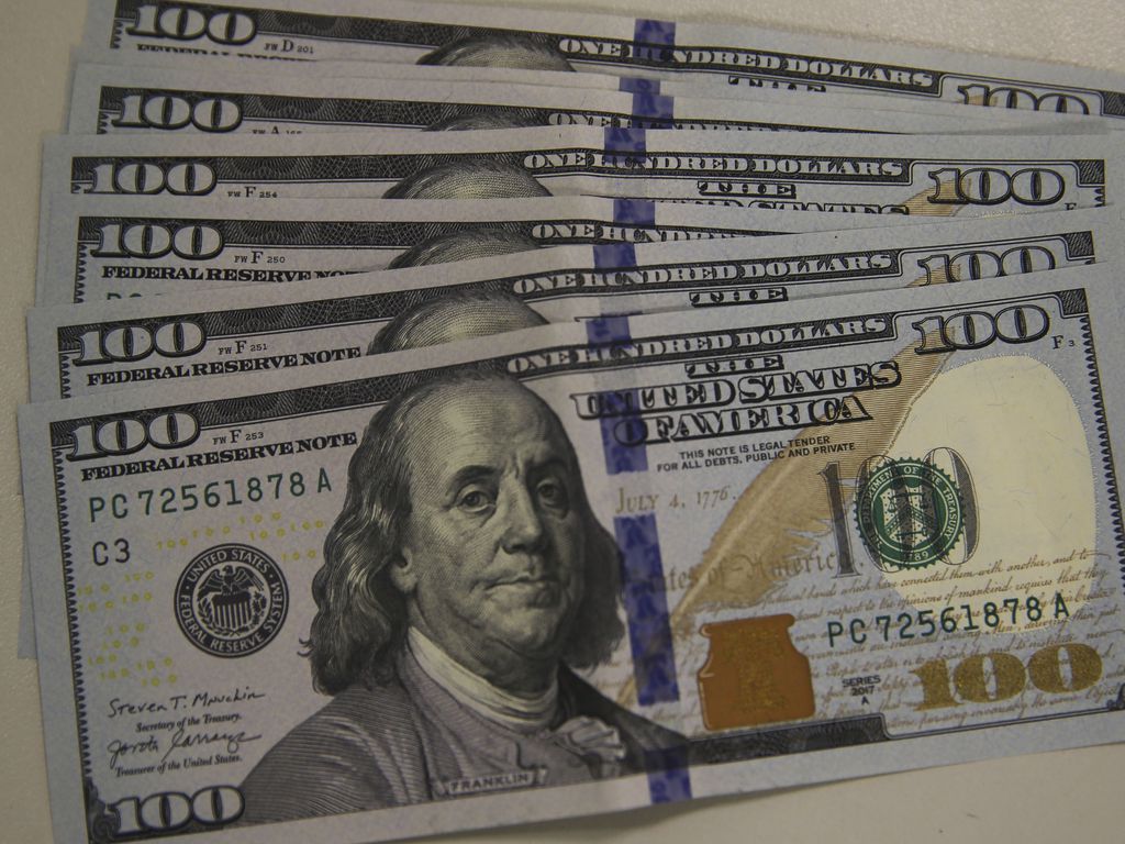 Dólar sobe quase 1% e vai a R$ 5,14, com política fiscal e recessão no radar do mercado