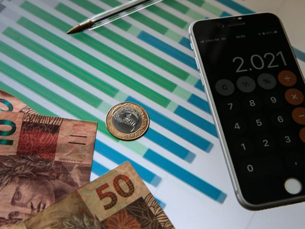 Quase metade dos reajustes salariais em julho ficou abaixo da inflação