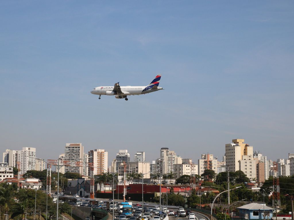 Petrobras reduz em 10,4% preços de venda de querosene de aviação