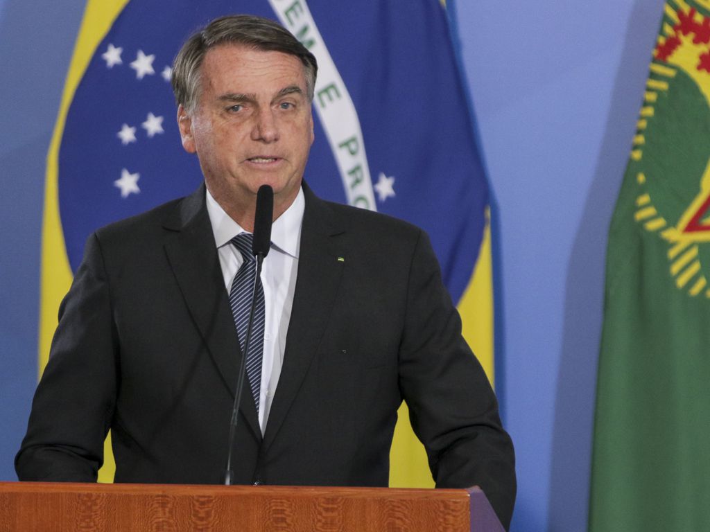 Bolsonaro diz que pagará auxílio de R$ 600 em 2023 com verba de venda de estatais
