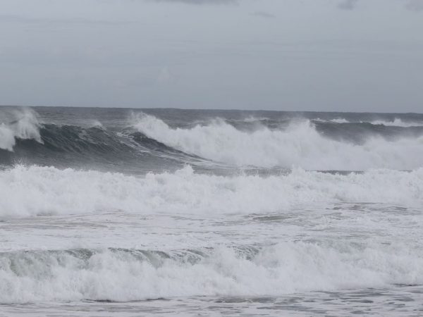 RJ: chegada de ciclone extratropical causa ventos fortes e estragos