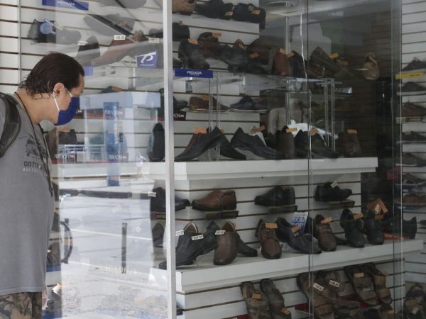 IBGE: vendas no varejo caem 1,4% em junho