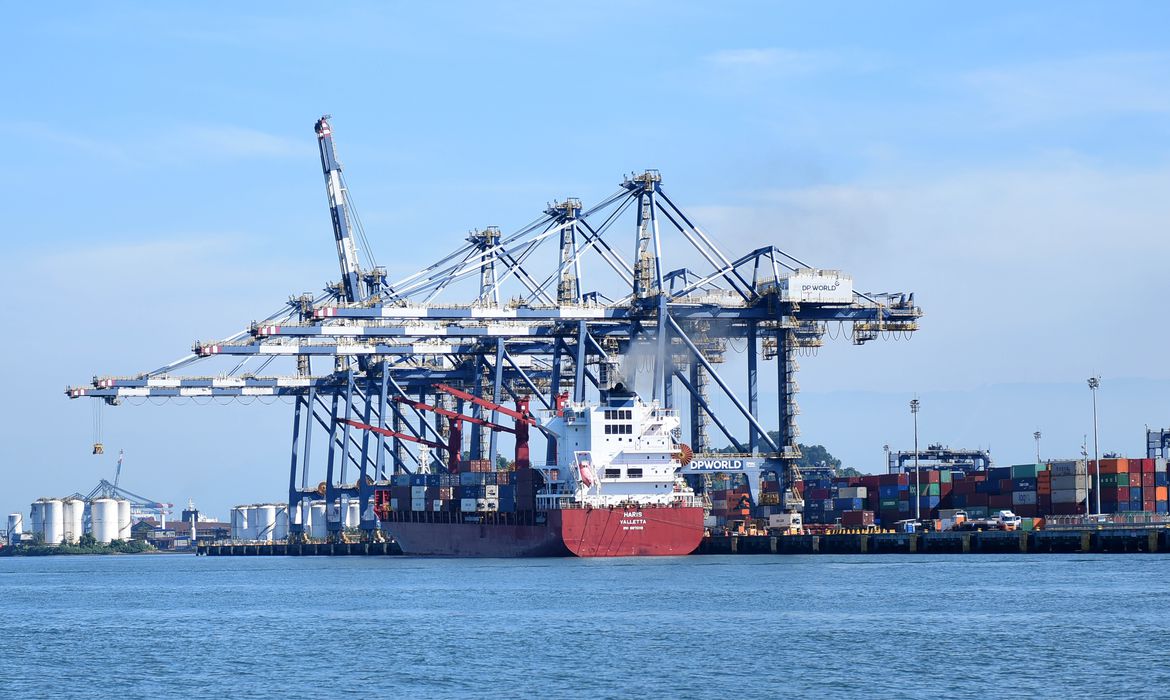 Movimentação de cargas cresce 2,3% no trimestre no Porto de Santos