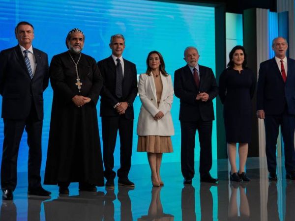 Lula e Bolsonaro trocam ataques pessoais em debate marcado por bate-boca e acusações