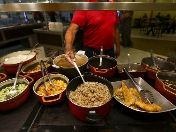 Nova lei altera regras sobre auxílio-alimentação e teletrabalho