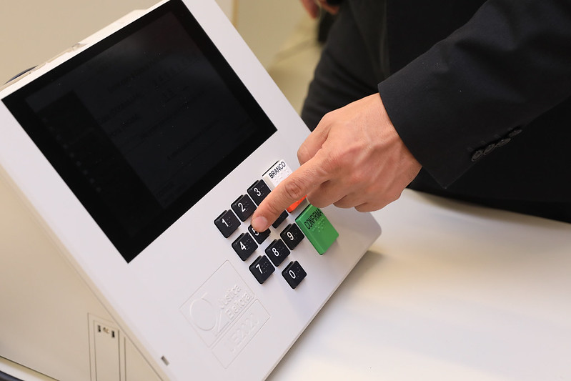 Entenda a diferença entre voto branco, nulo, abstenções e como se contam votos válidos