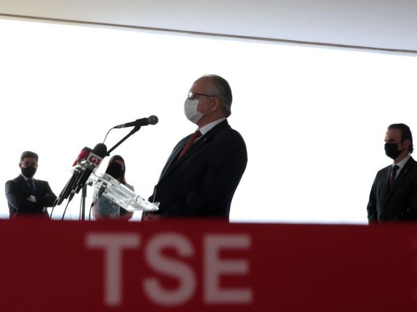 TSE nega acordo e gera mal-estar com Defesa; militares mantêm apuração paralela