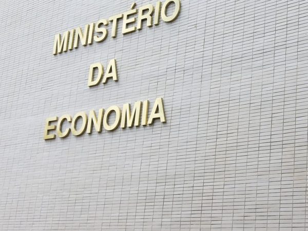 Governo bloqueia mais R$ 2,635 bilhões do Orçamento