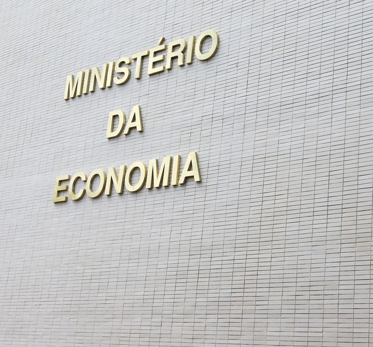 Governo bloqueia mais R$ 2,635 bilhões do Orçamento
