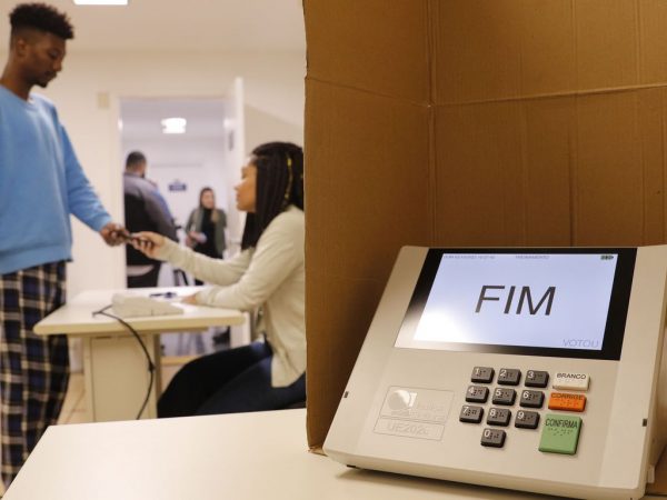 Eleitores terão tempo extra para conferir voto na urna eletrônica