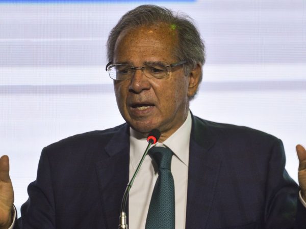 Recuo da inflação pode fazer juros caírem em 2023, diz ministro