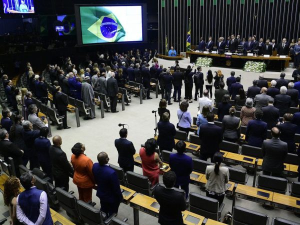 Congresso: sessão pelo Bicentenário é marcada por defesa da democracia