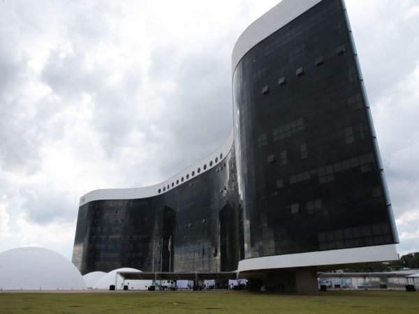 Episódios de violência e tensão se acumulam desde a pré-campanha eleitoral no Brasil