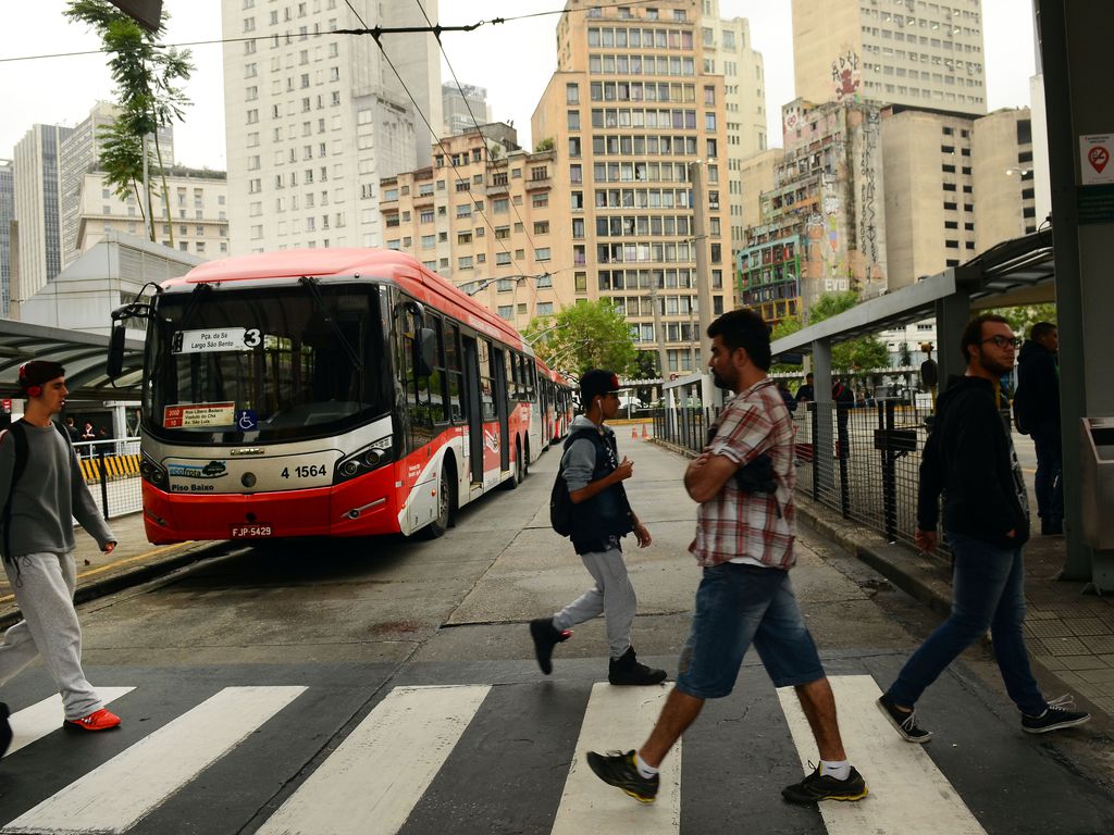 Prefeito de SP não vai fornecer transporte gratuito para eleitores