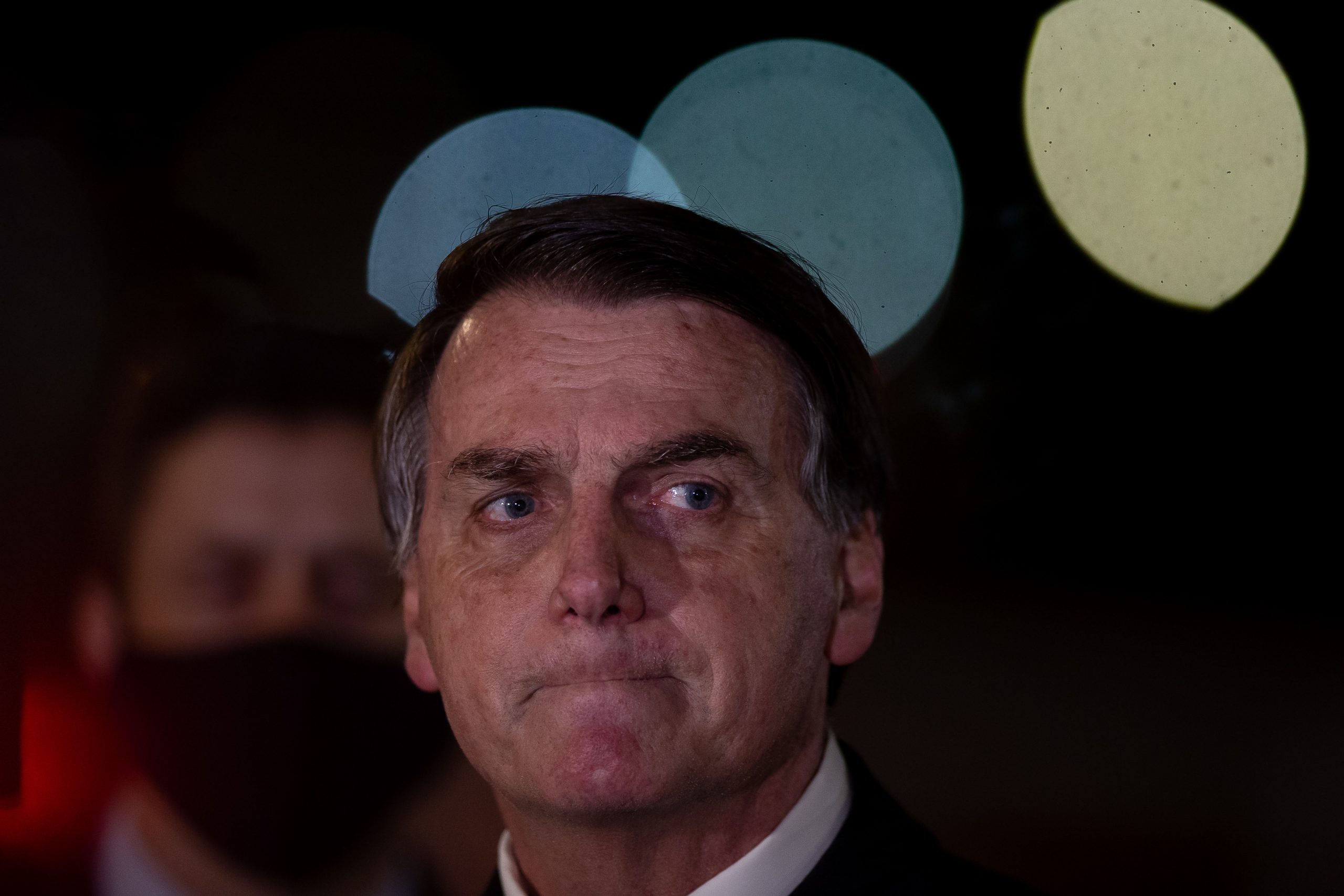 Bolsonaro abandona tom moderado e, aos gritos, ataca Moraes e Lula