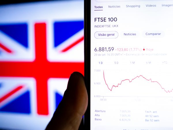 Liz Truss reconhece ‘tempestade’, mas defende gestão após 1º mês turbulento no Reino Unido
