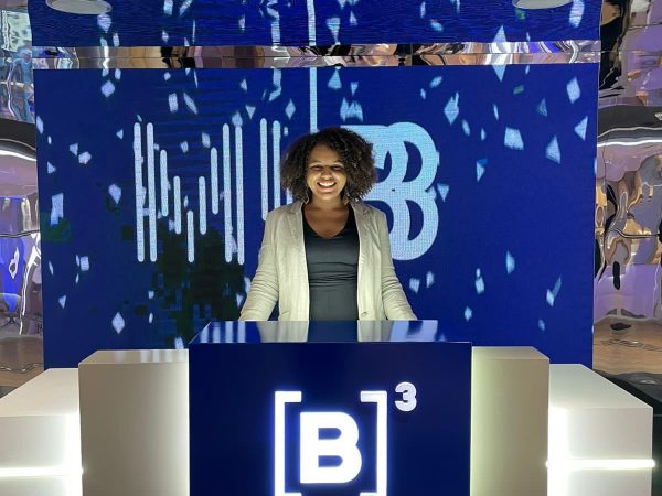 Bia Santos é homenageada no Museu da Bolsa do Brasil