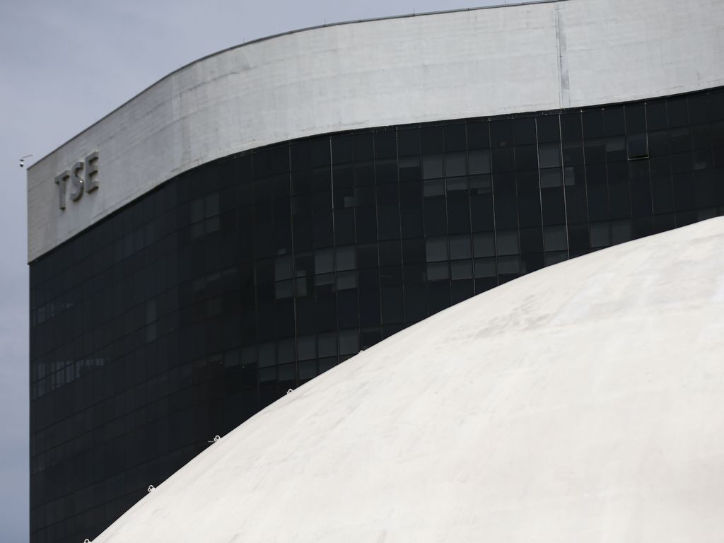 TSE julga neste sábado pacote de direitos de resposta de Lula contra Bolsonaro