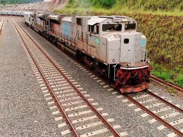 Quase 40% das indústrias trocariam rodovias por outro modal