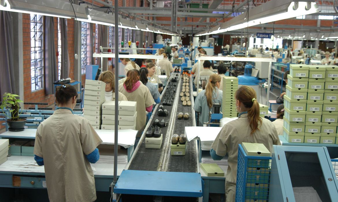 Confiança da indústria cai 3,8 pontos em outubro