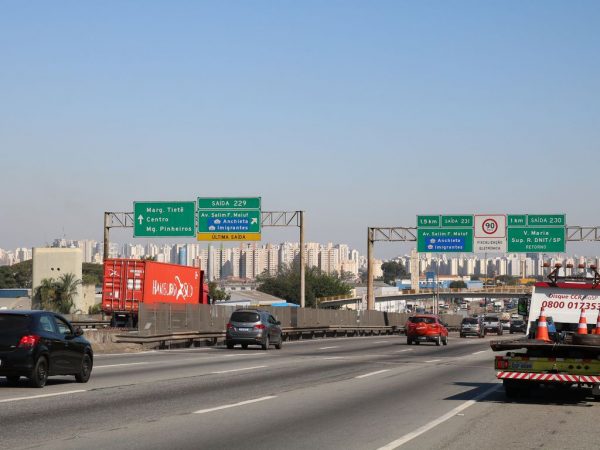 Caminhoneiros fecham estradas no Rio após vitória de Lula