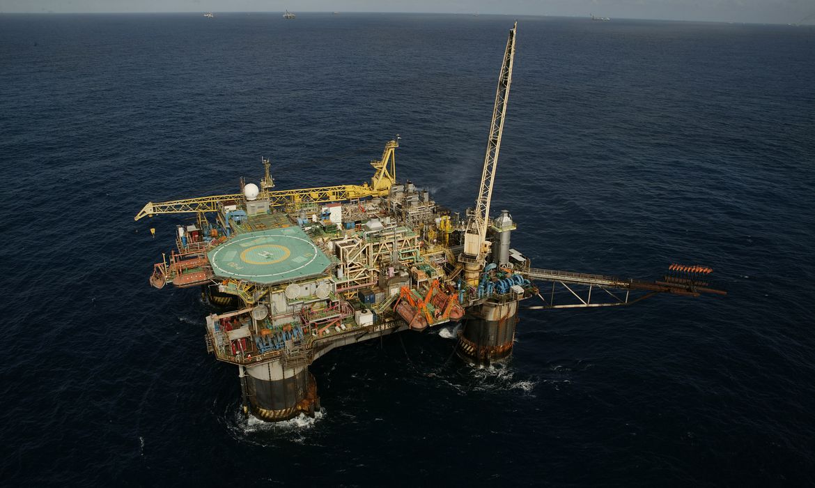 Mudança royalties de petróleo pode elevar receitas e destravar venda de refinarias