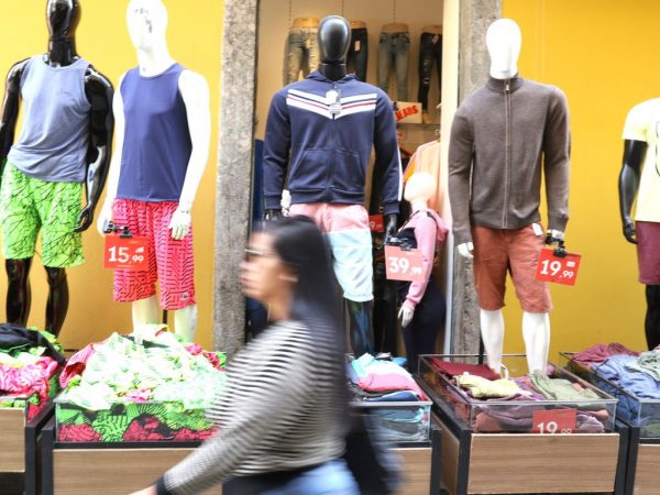 Instabilidade política e Copa com Black Friday podem influenciar varejo, diz setor