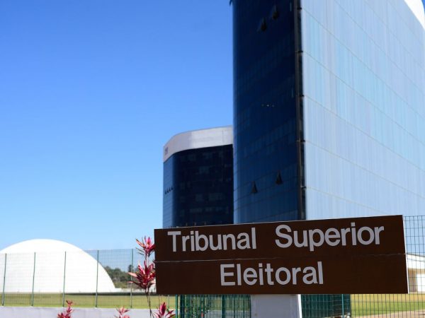 TSE acelera retirada de fake news na reta final da disputa entre Lula e Bolsonaro