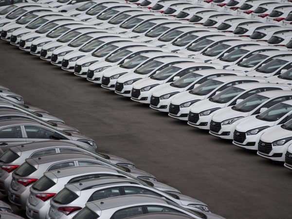 Venda de veículos cresce 12% em 2023, diz balanço da Fenabrave