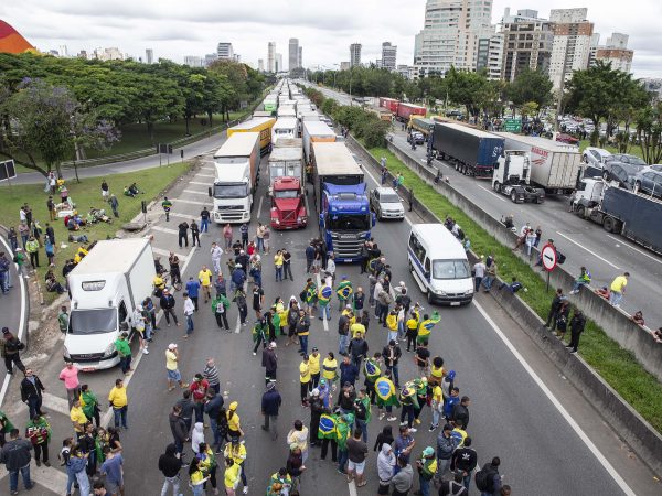 Após ordem de Moraes, polícias de ao menos 5 estados começam a desobstruir estradas