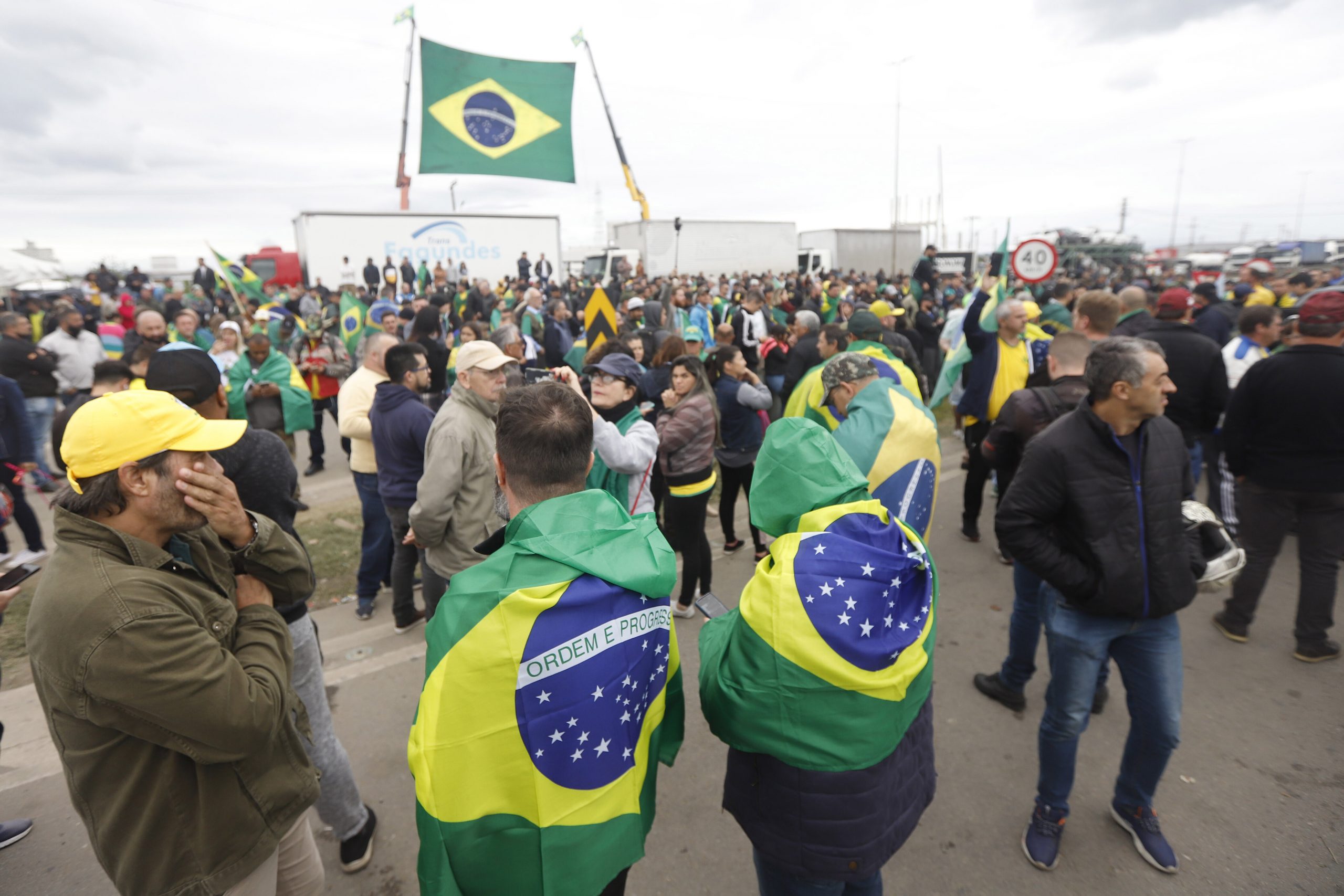 CNT pede ao STF que bolsonaristas sejam multados em R$ 100 mil por bloqueio