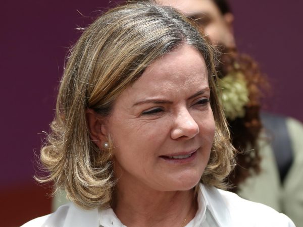 Gleisi faz ressalva a arcabouço fiscal e planeja debater com Haddad