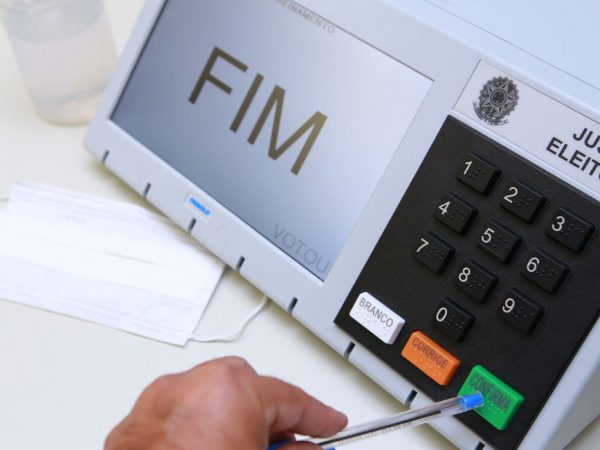 Defesa entregará relatório sobre urnas ao TSE na quarta-feira